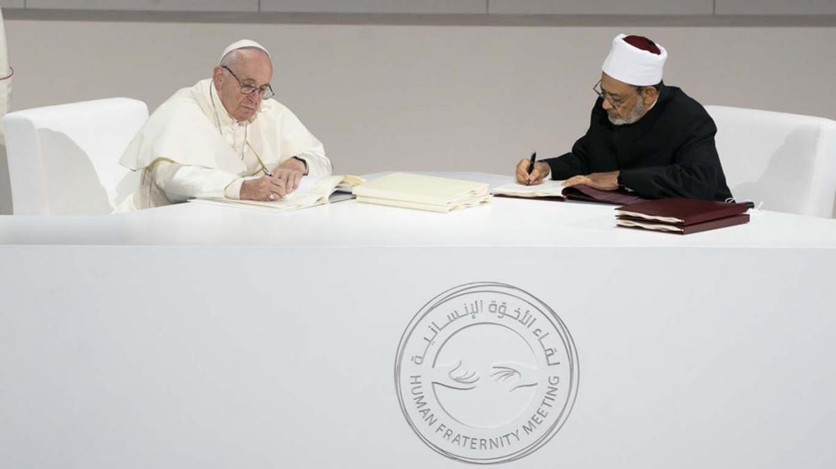 El Papa Francisco y el Gran Imn de AlAzhar Ahmad alTayyib firmaron el documento el 4 de febrero de 2019 en Abu Dhabi
